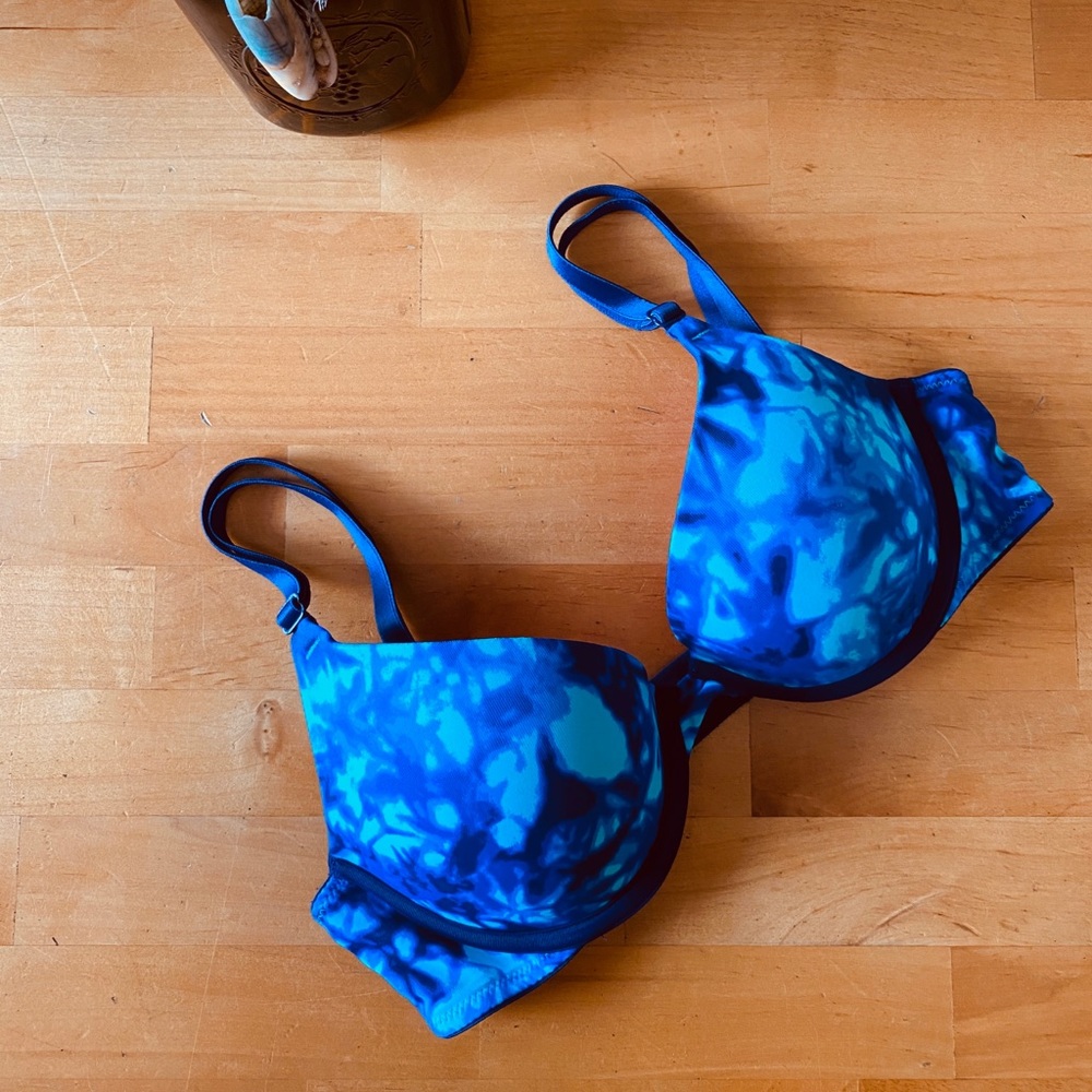 PINK Victoria’s Secret Tie Dye Push Up 32B Bra